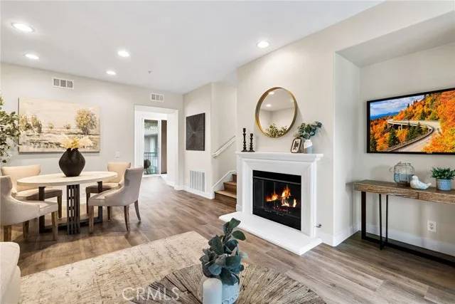 Irvine, CA 92603,61 Stepping Stone