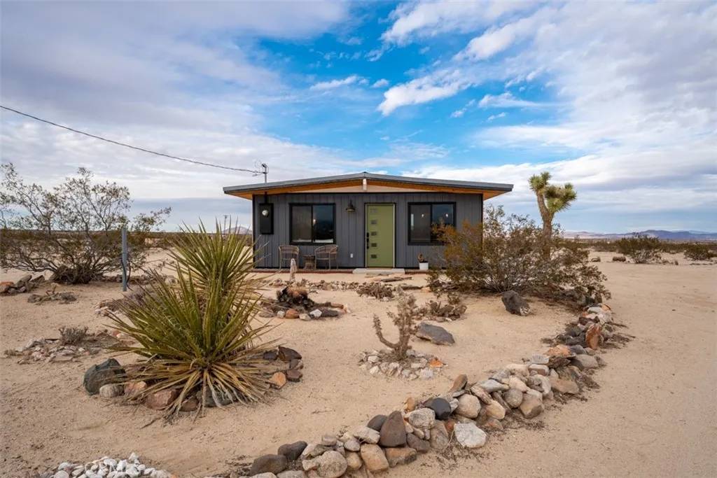 Joshua Tree, CA 92252,65154 Hoover Road