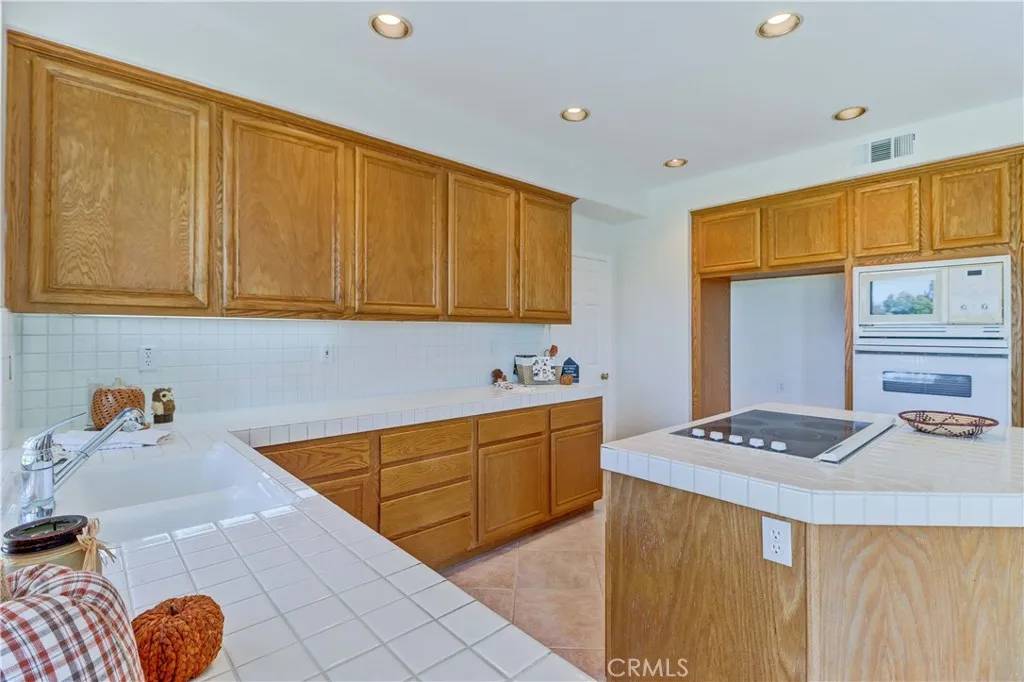 Laguna Niguel, CA 92677,11 High Bluff