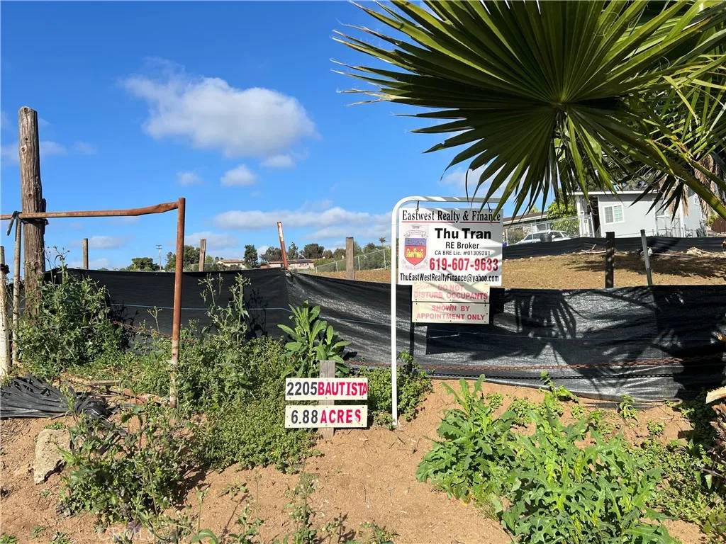 Vista, CA 92084,2205 Bautista