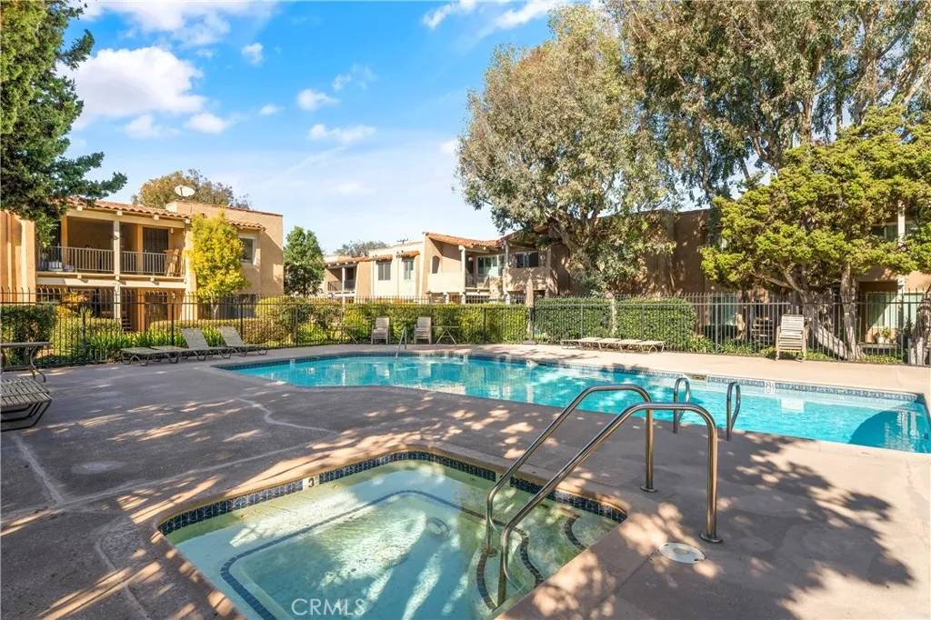 Tustin, CA 92780,13722 Red Hill Avenue #75