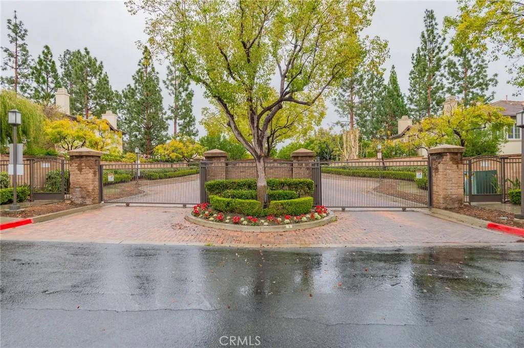 Irvine, CA 92620,807 Yorkshire