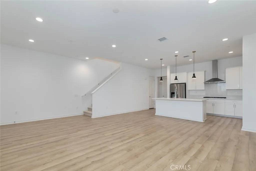 Irvine, CA 92618,1053 Cadence