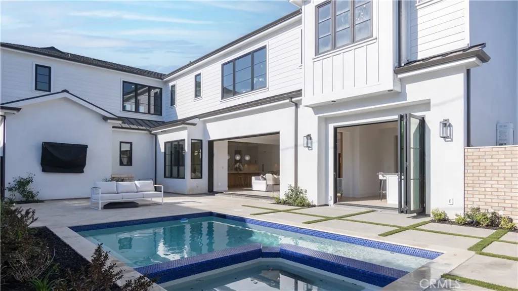Newport Beach, CA 92663,600 Powell Place #1