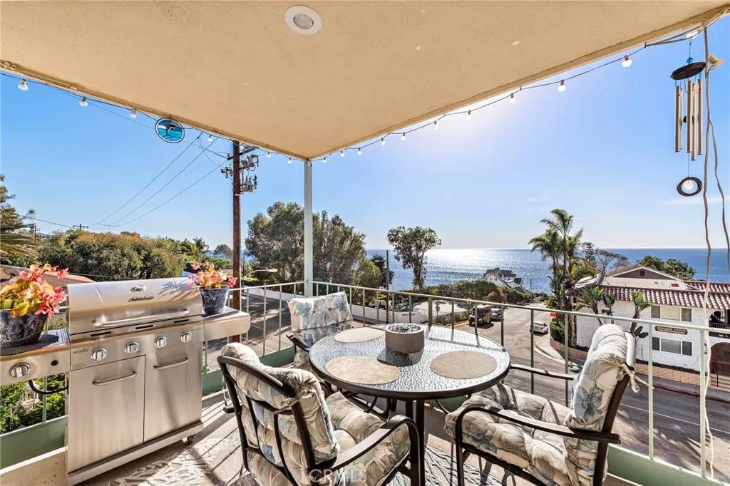 Laguna Beach, CA 92651,240 Moss Street #4