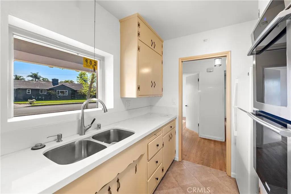 Santa Ana, CA 92706,1910 N Greenbrier Street