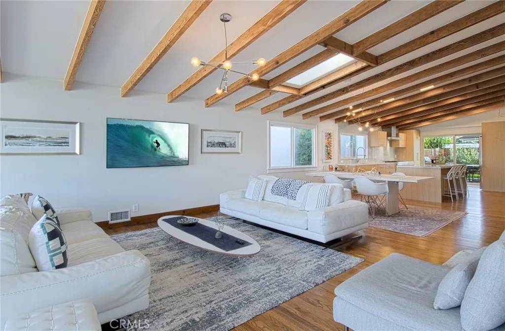 Corona Del Mar, CA 92625,308 Poppy Avenue