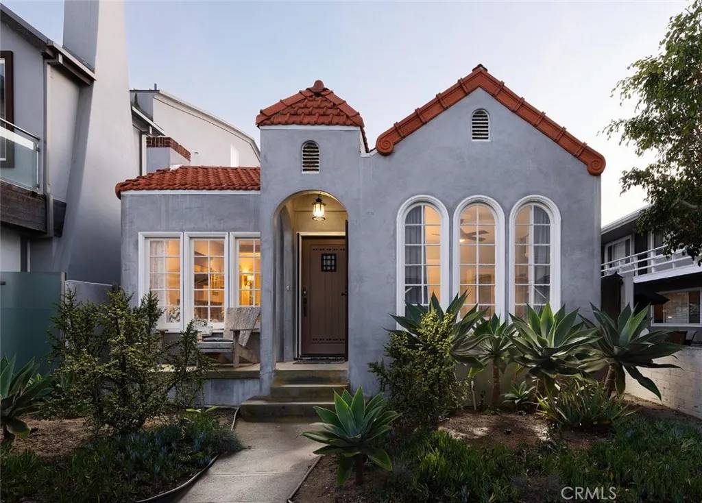 Newport Beach, CA 92661,1113 W Balboa Boulevard