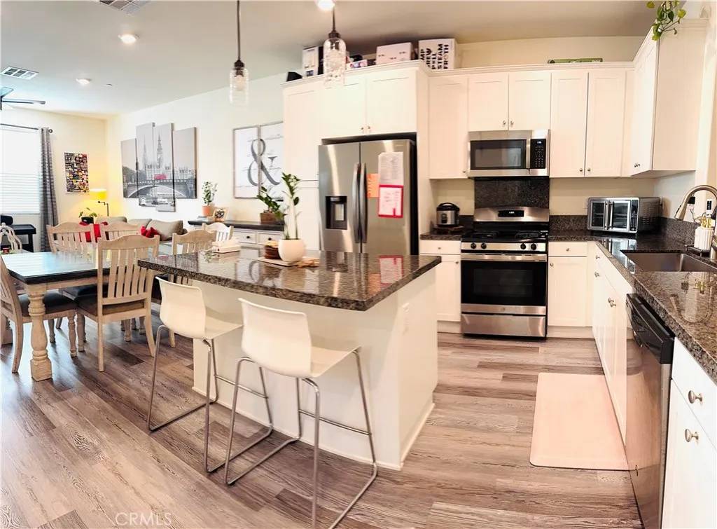 Eastvale, CA 92880,13949 Blossom Way