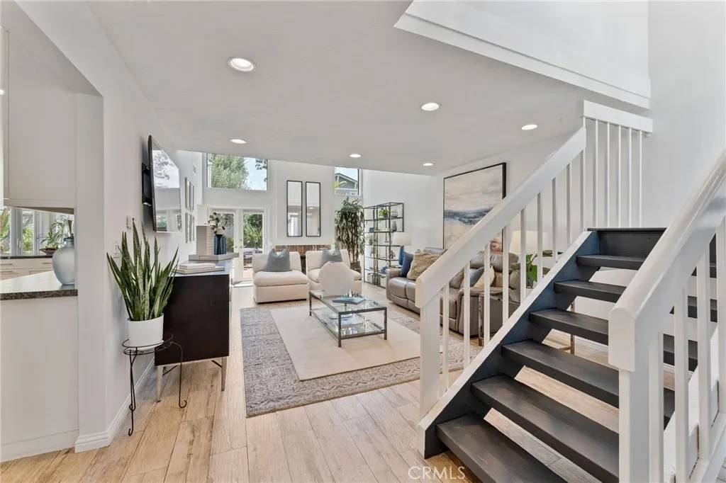 Irvine, CA 92612,17562 Cottonwood