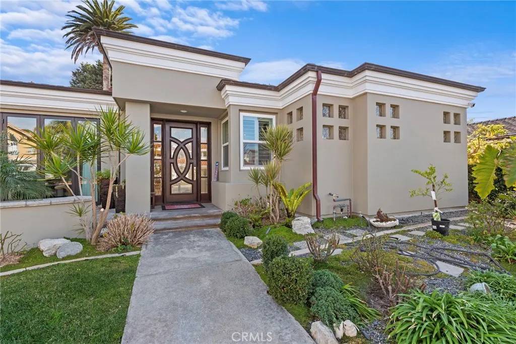 San Clemente, CA 92672,203 Calle Potro