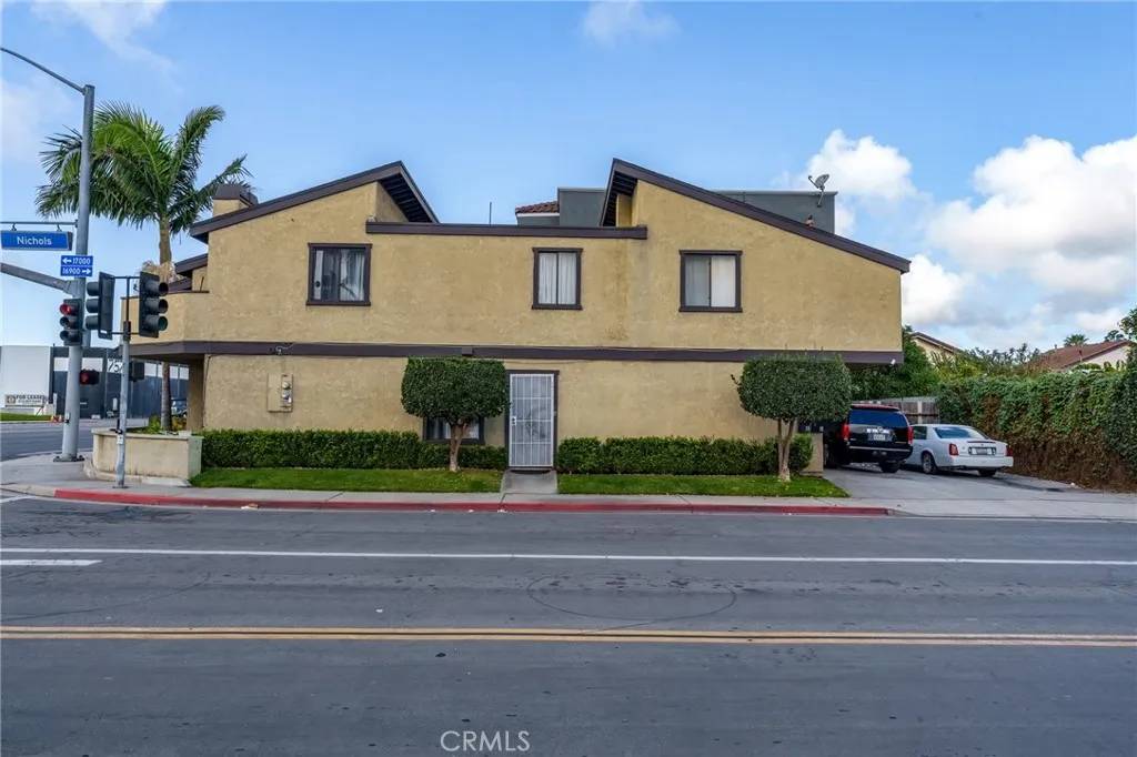 Huntington Beach, CA 92647,7611 Warner Avenue