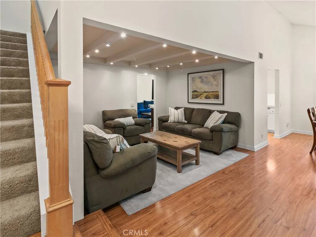 Irvine, CA 92604,49 Eagle Point