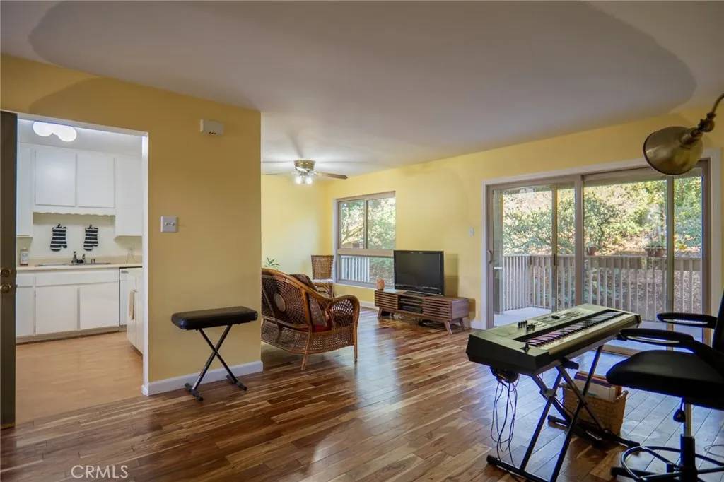 Thousand Oaks, CA 91360,327 Chestnut Hill Court #22