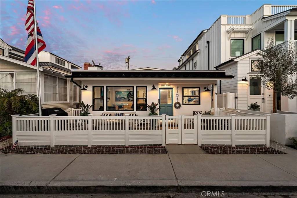 Newport Beach, CA 92662,210 Collins Avenue