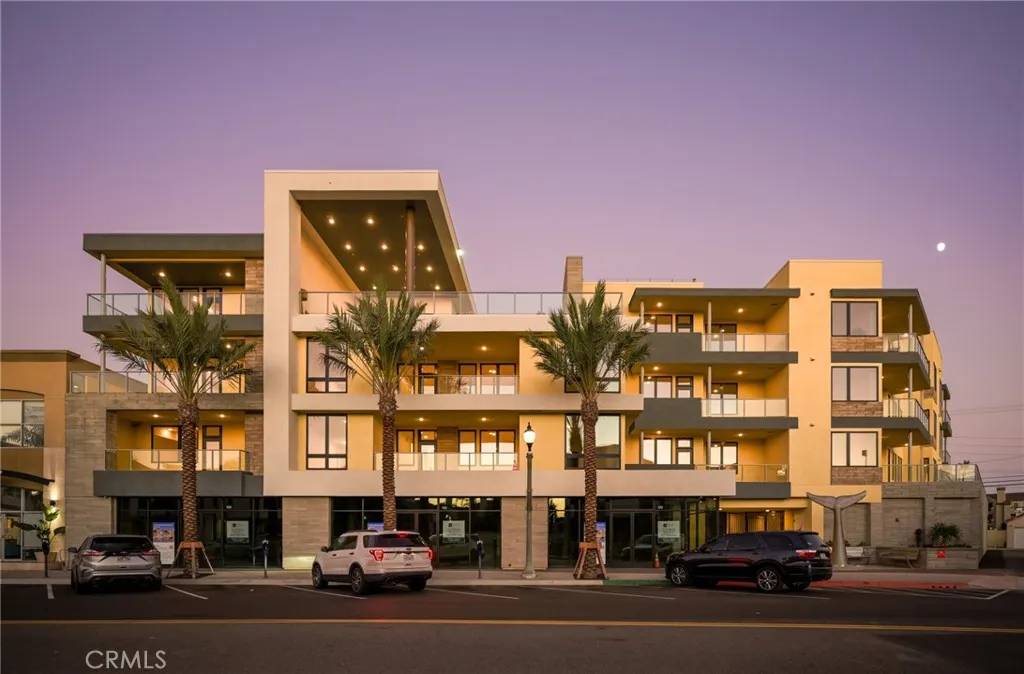 Huntington Beach, CA 92648,414 Main #230