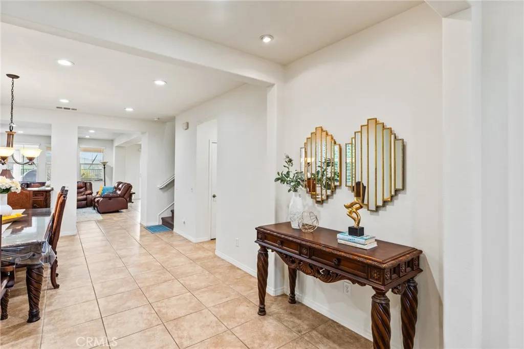Saugus, CA 91350,26607 Millhouse Drive
