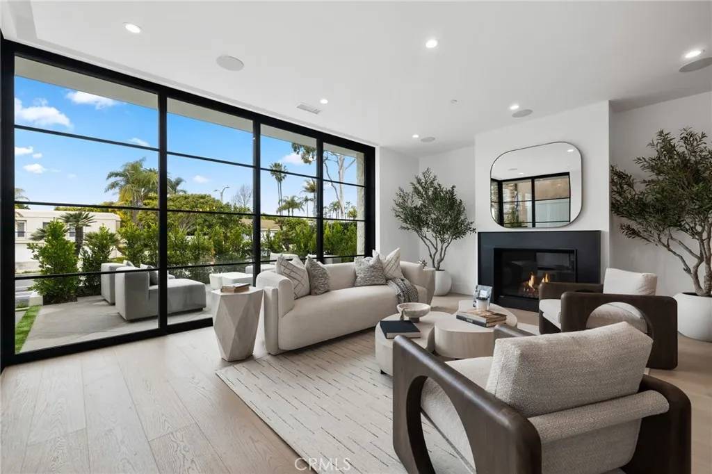 Corona Del Mar, CA 92625,506 Avocado Avenue
