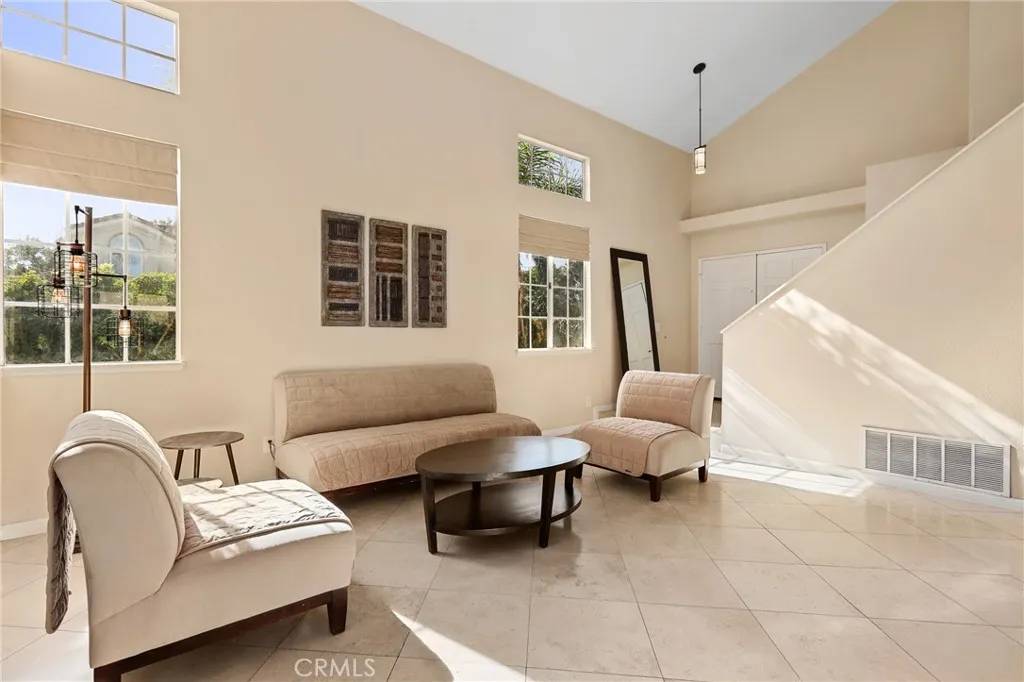 Irvine, CA 92614,2 Bormes