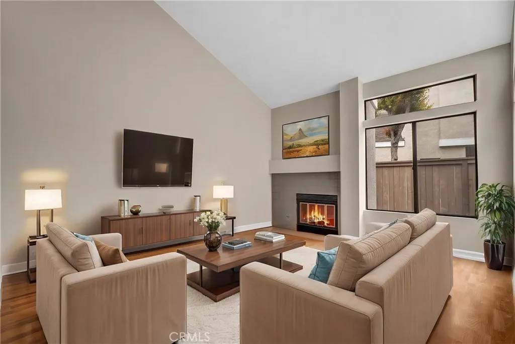 Irvine, CA 92606,401 Deerfield Avenue #84