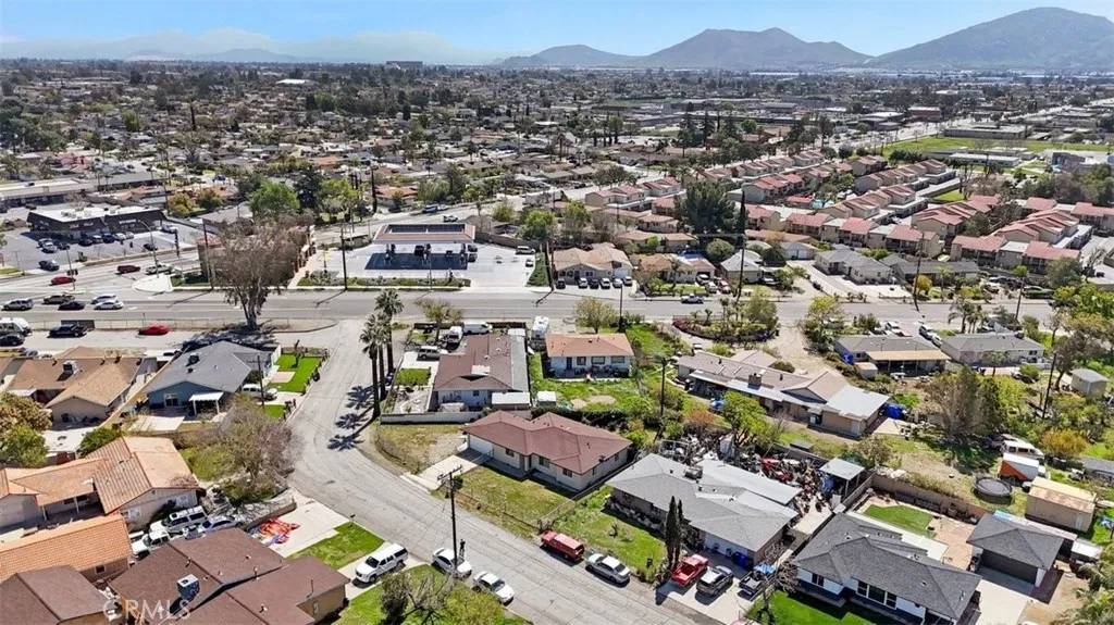 Fontana, CA 92335,16037 Athol Street