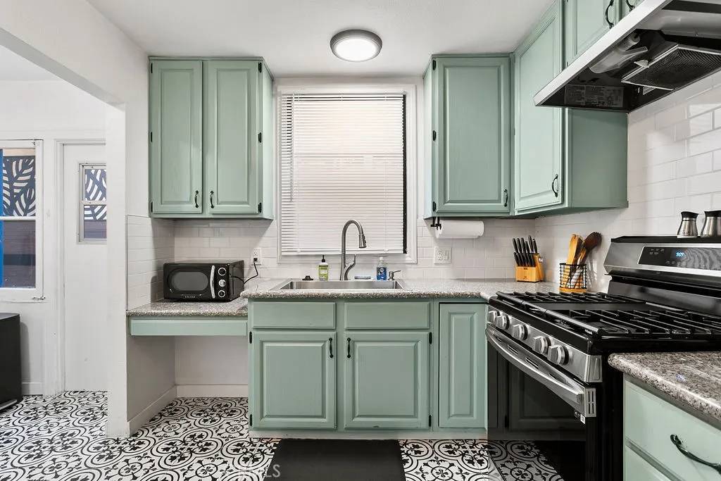 Long Beach, CA 90803,179 Saint Joseph Avenue