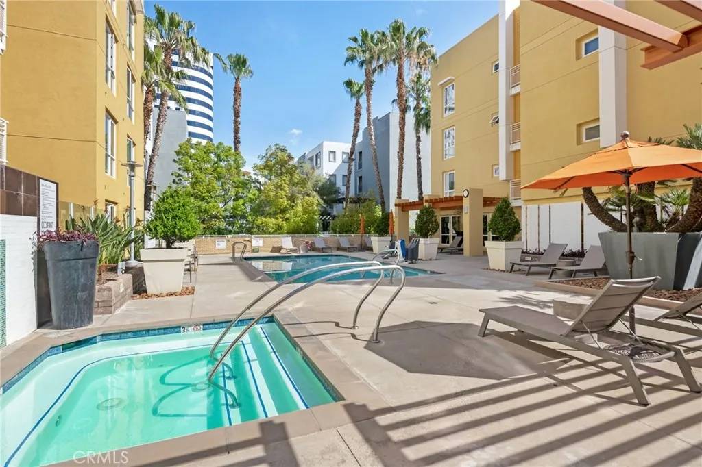 Woodland Hills, CA 91367,21301 Erwin Street #413