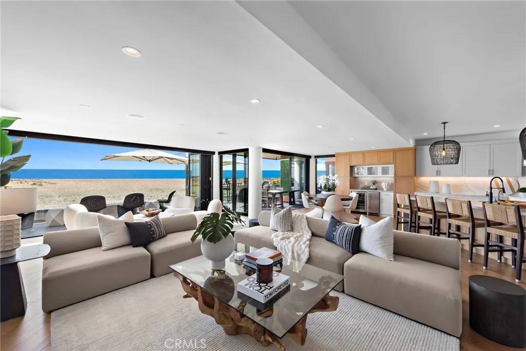 Newport Beach, CA 92661,2132 E Oceanfront