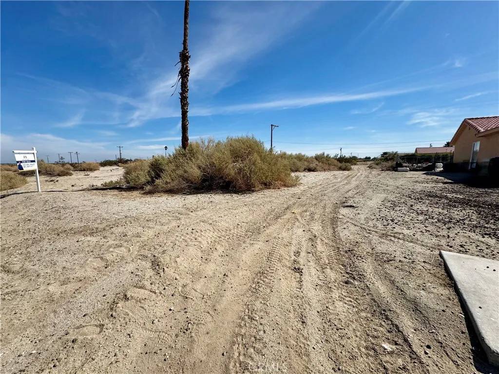 Salton City, CA 92274,1217 Bering
