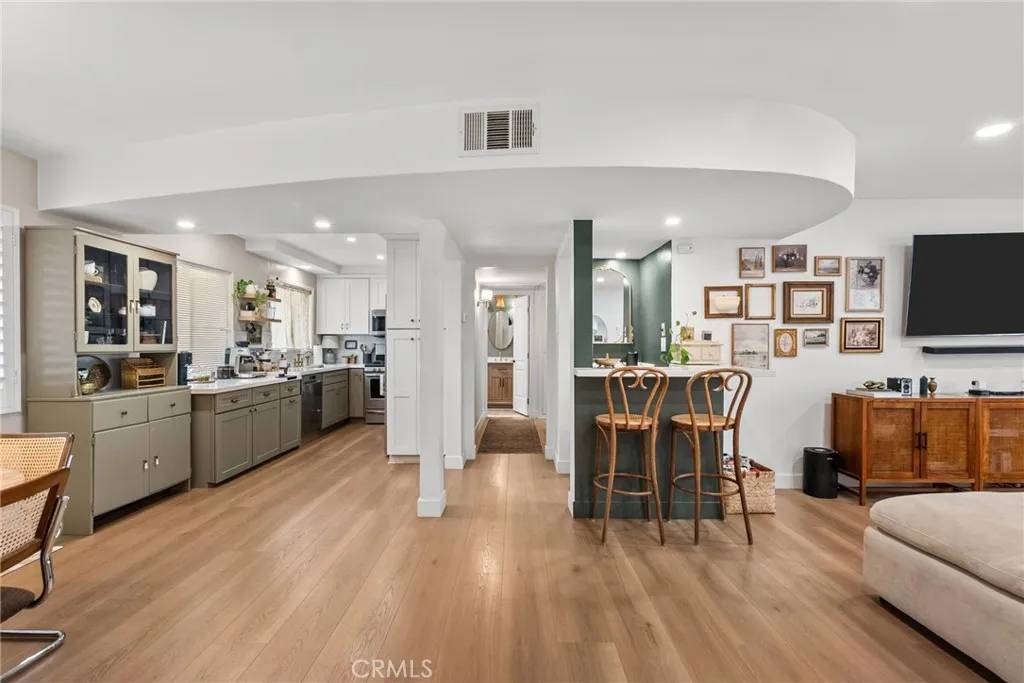 North Hollywood, CA 91602,4445 Cartwright Avenue #212