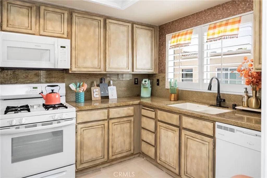 Lake Forest, CA 92630,21172 Jasmines Way