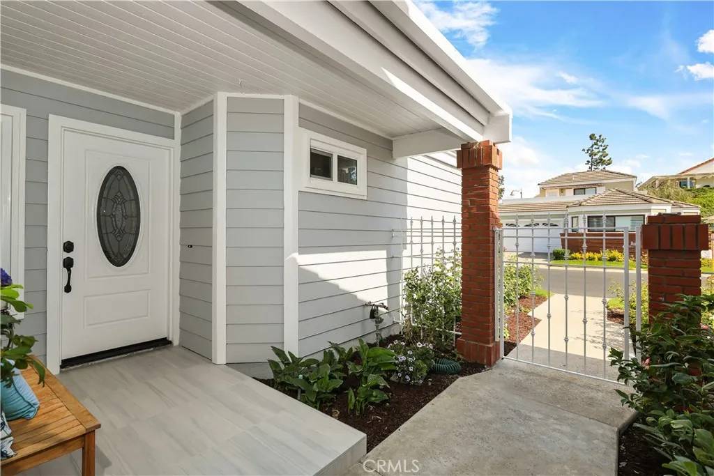 Mission Viejo, CA 92692,23245 Villena