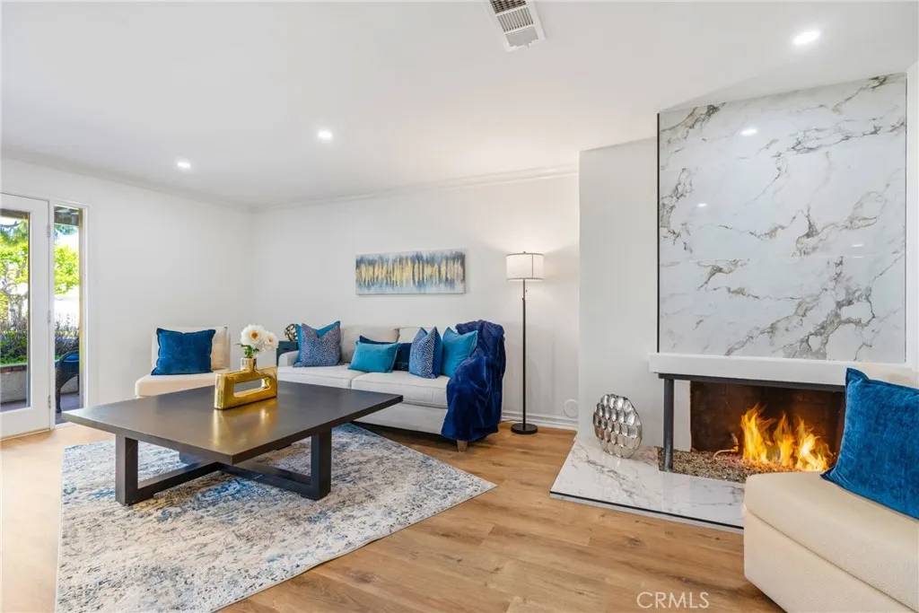 Newport Beach, CA 92660,504 Playa