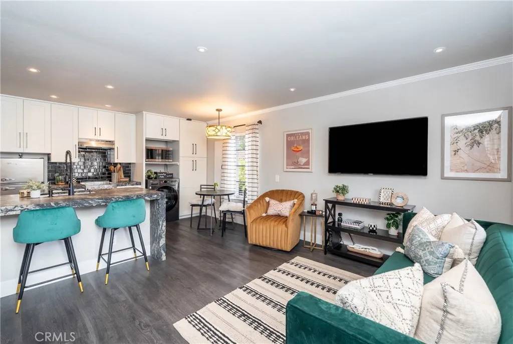 Mission Viejo, CA 92691,23325 La Crescenta #D