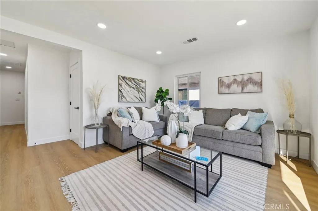 Lakewood, CA 90713,5741 Tanglewood Street