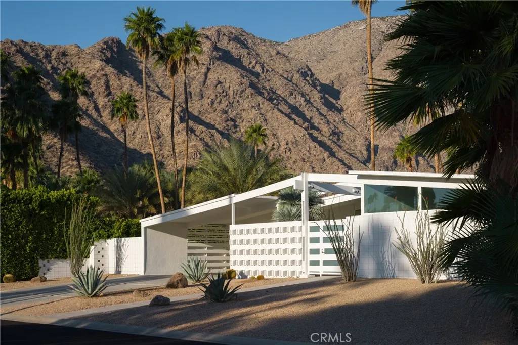 Palm Springs, CA 92262,823 N Fair Circle