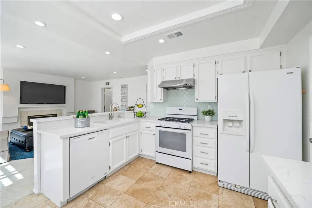 Irvine, CA 92614,67 Barcelona