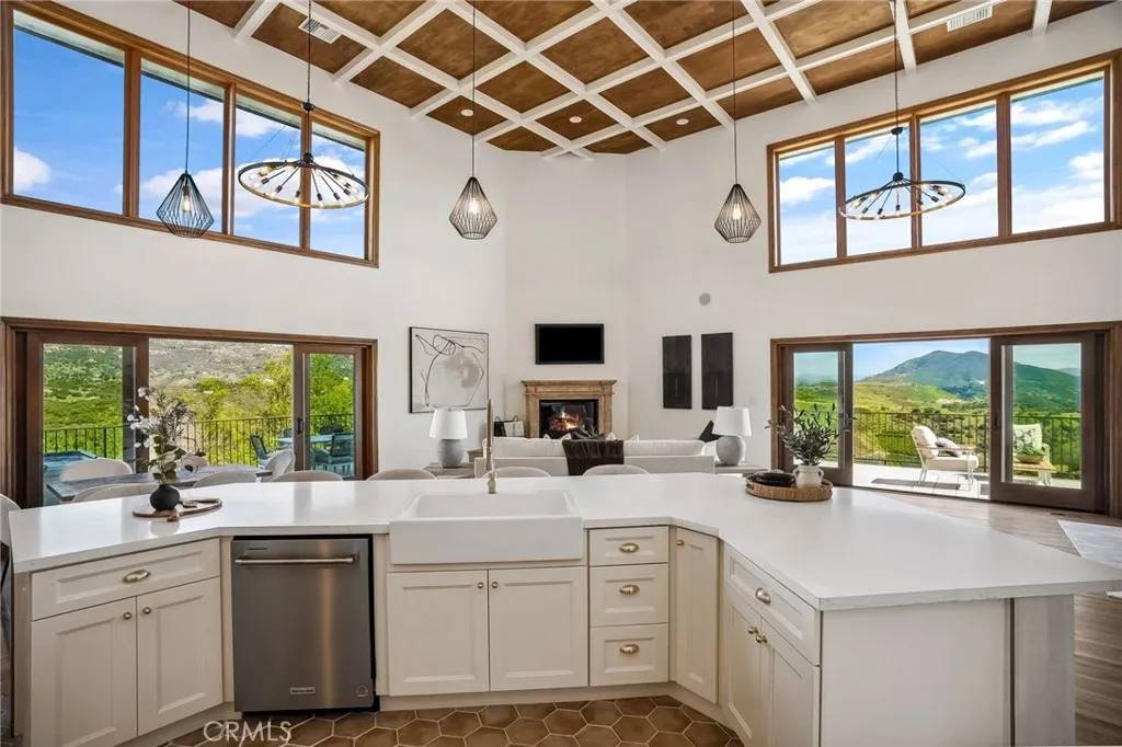Fallbrook, CA 92028,4385 Rainbow Vista Drive