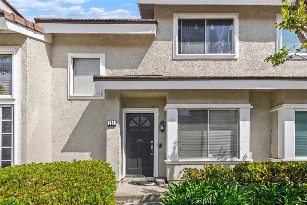 Irvine, CA 92614,656 Springbrook North #21