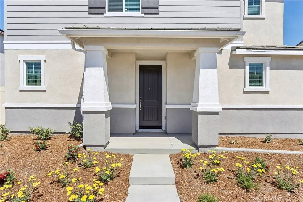Redlands, CA 92374,2112 Bergamot Street