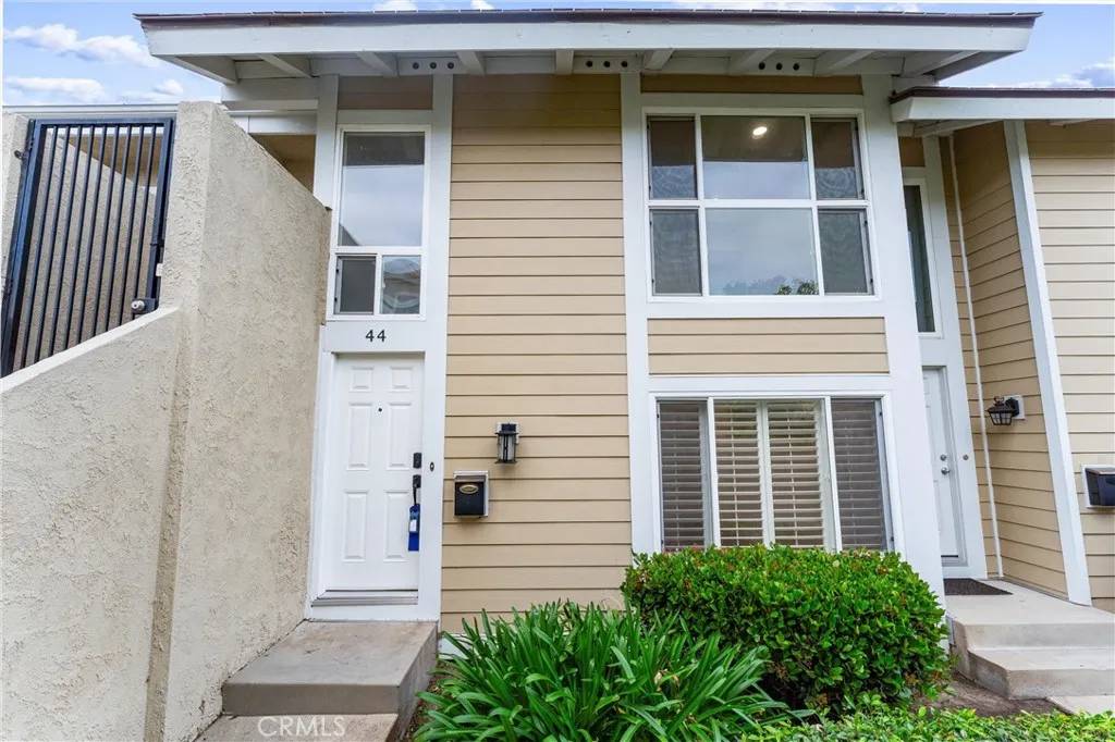 Irvine, CA 92604,44 Elksford Avenue #3