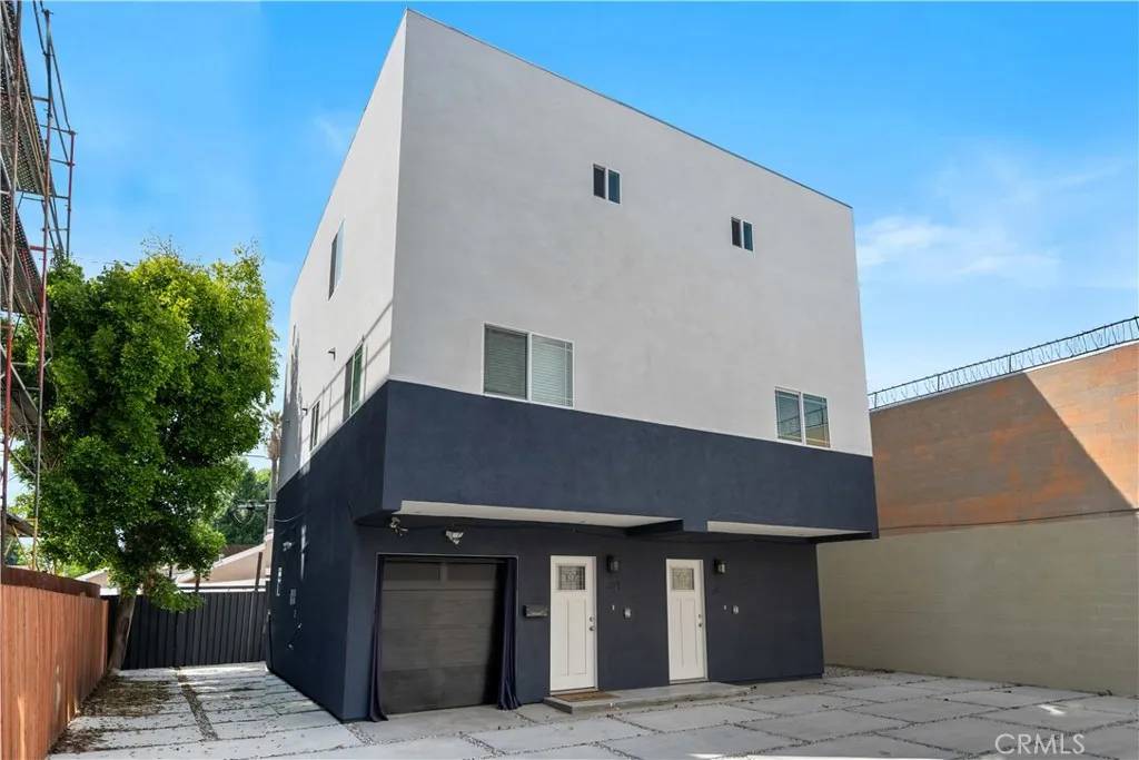 Los Angeles, CA 90011,3721 S San Pedro Street