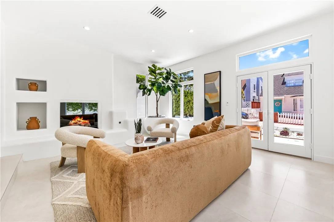 Manhattan Beach, CA 90266,541 4th Street