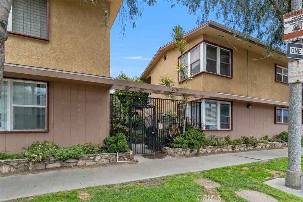 Long Beach, CA 90803,2075 East Appleton Street #6