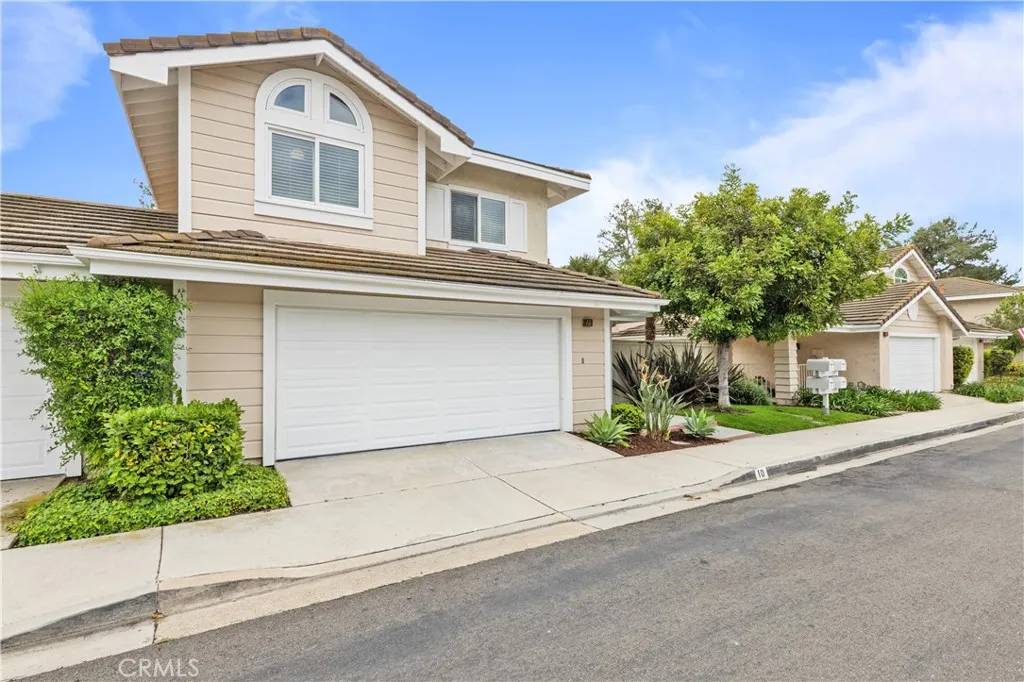 Irvine, CA 92614,10 Cedarlake #4