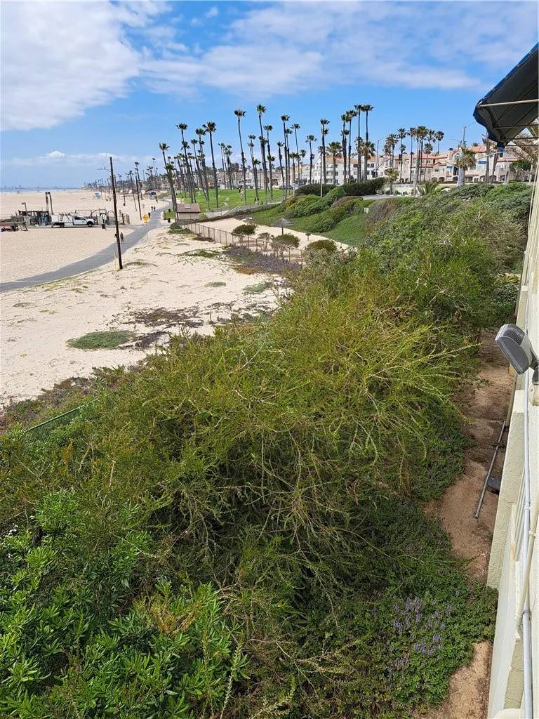 Huntington Beach, CA 92648,711 Pacific Coast Highway #418