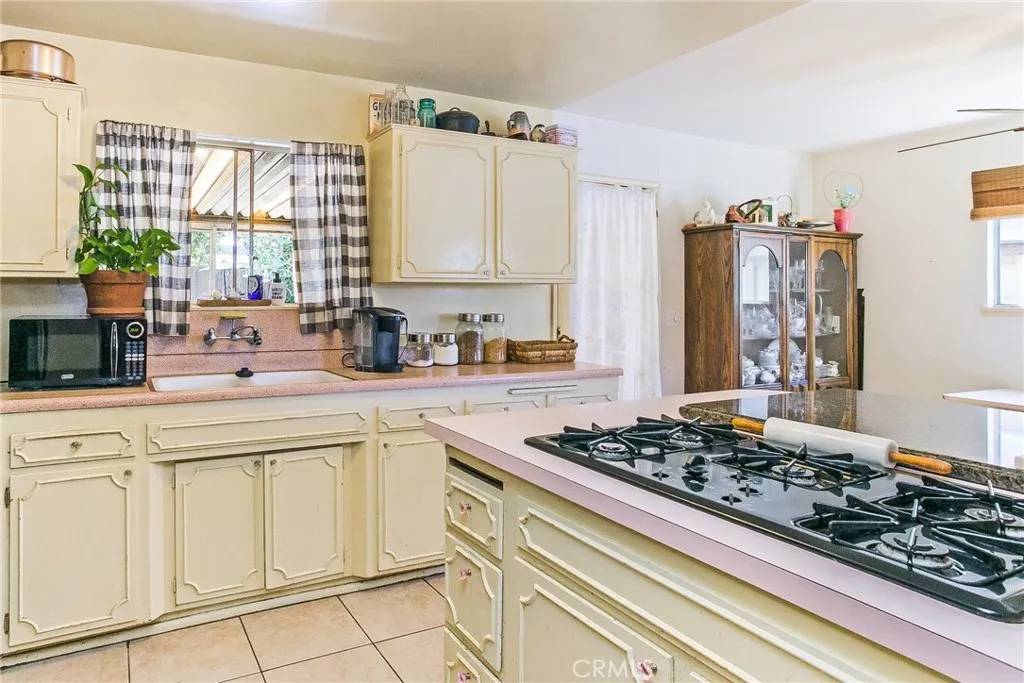 Costa Mesa, CA 92627,2234 Avalon Street