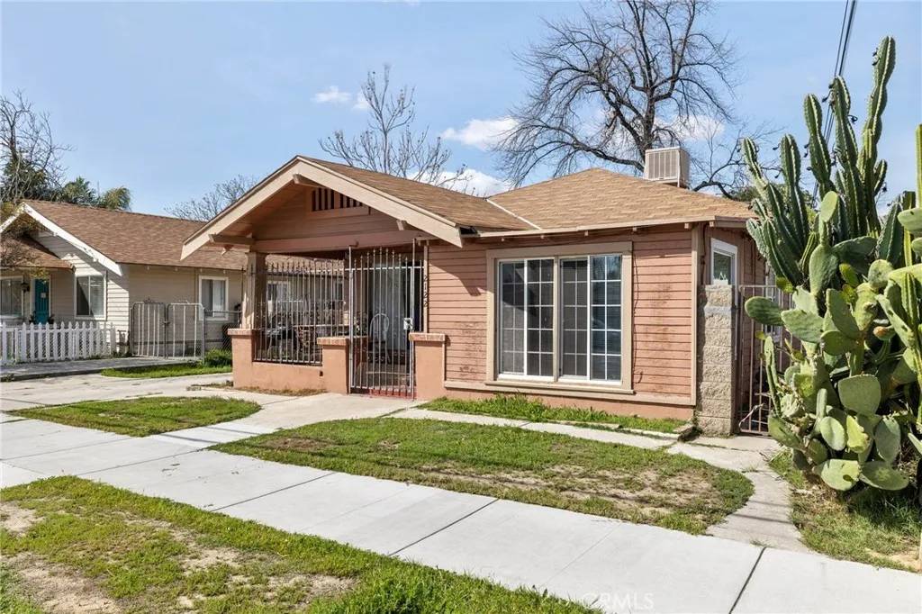 Bakersfield, CA 93304,2122 Palm Street