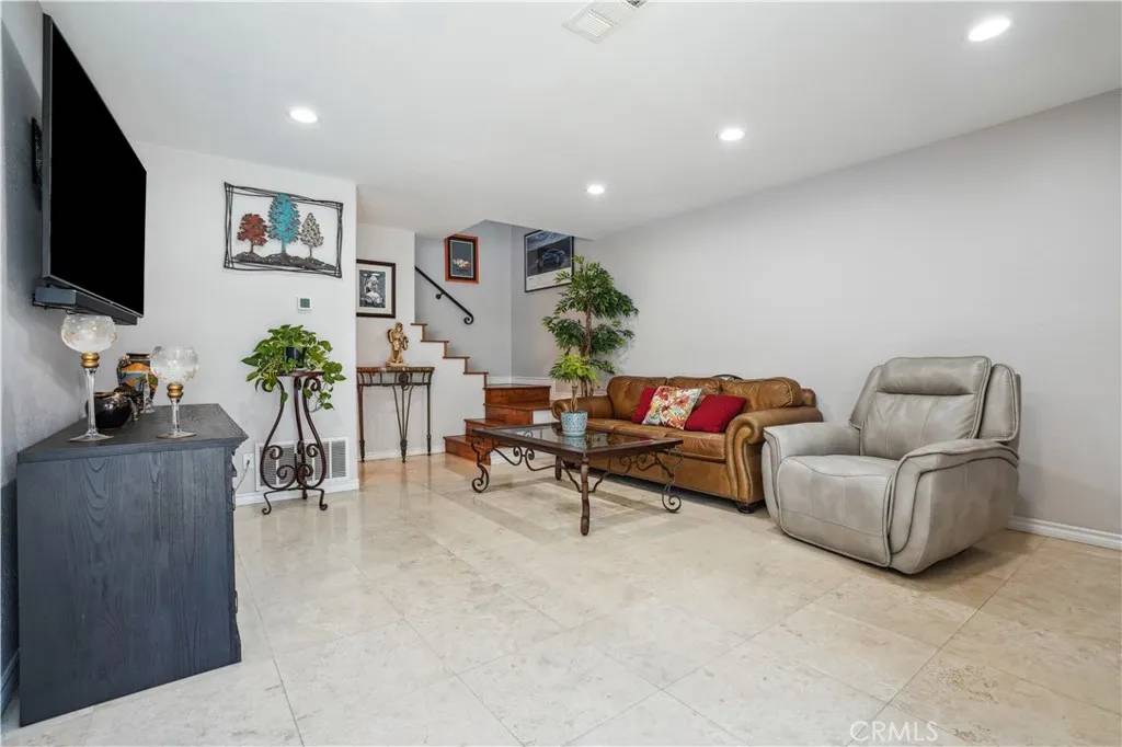 Yorba Linda, CA 92886,20332 Flower Gate Lane #7