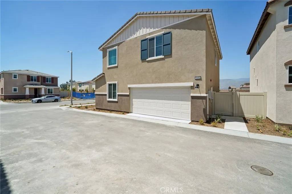 Redlands, CA 92374,2132 Bergamot Street